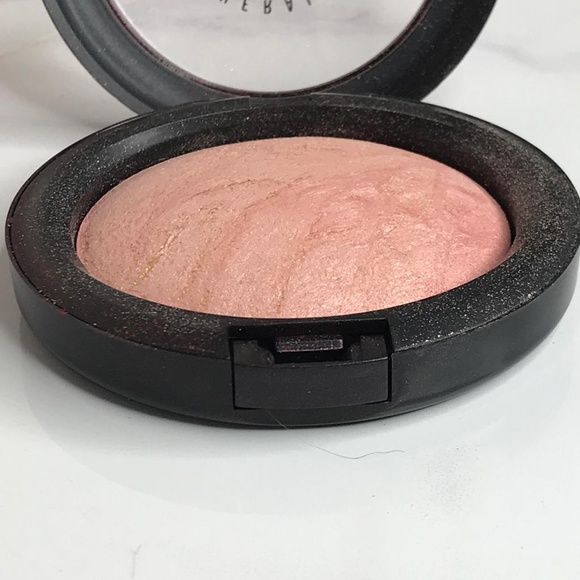 MAC Cosmetics Porcelain Pink Mineralize Skinfinish - Picture 3 of 4